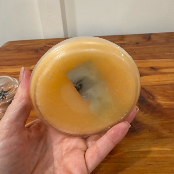 NEW Vintage PartyLite Beehive Shaped Honey Scented Candle with Bee Accent - Picture 5 of 5